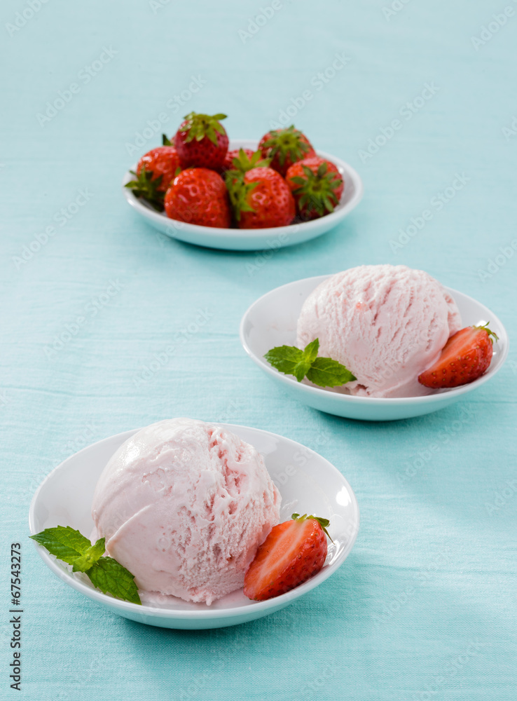Gelato alla fragola, fuoco selettivo Gelato alla fragola, fuoco selettivo