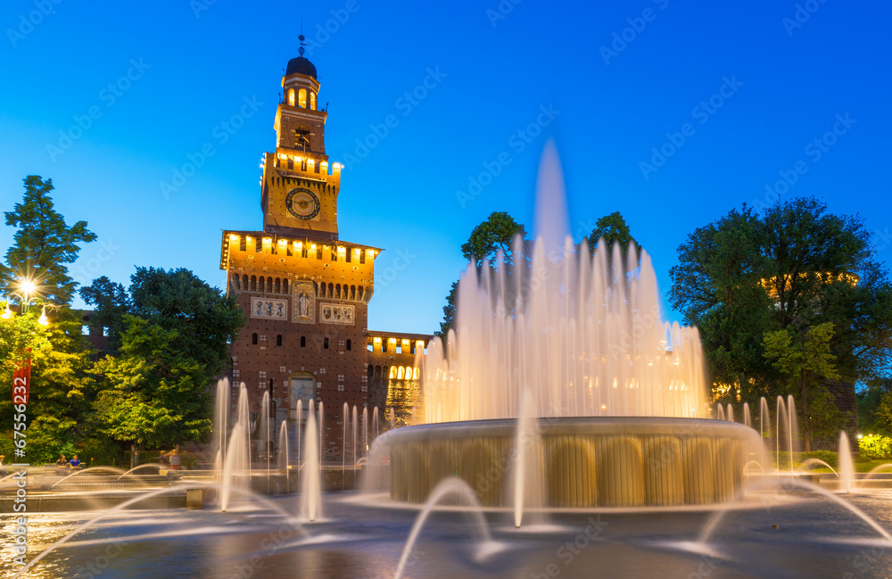 Naklejka premium Nocny widok na Zamek Sforzów (Castello Sforzesco) w Mediolanie we Włoszech