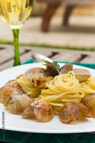 Spaghetti with razorshells and olive oil