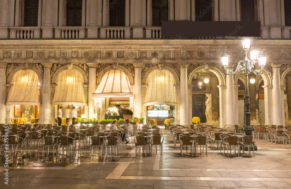 Obraz premium San Marco square at night in Venice, Italy