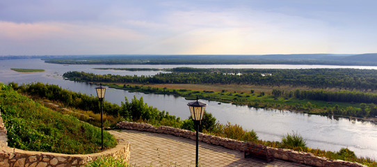 Fotobehang Zomer Wolga rivier in Russisch landschap  © elen_studio