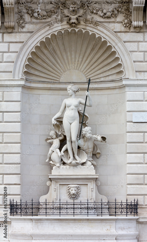 Statue of Venus on the Facade of the Lloyd Palace in Trieste Statue of Venus on the Facade of the Lloyd Palace in Trieste