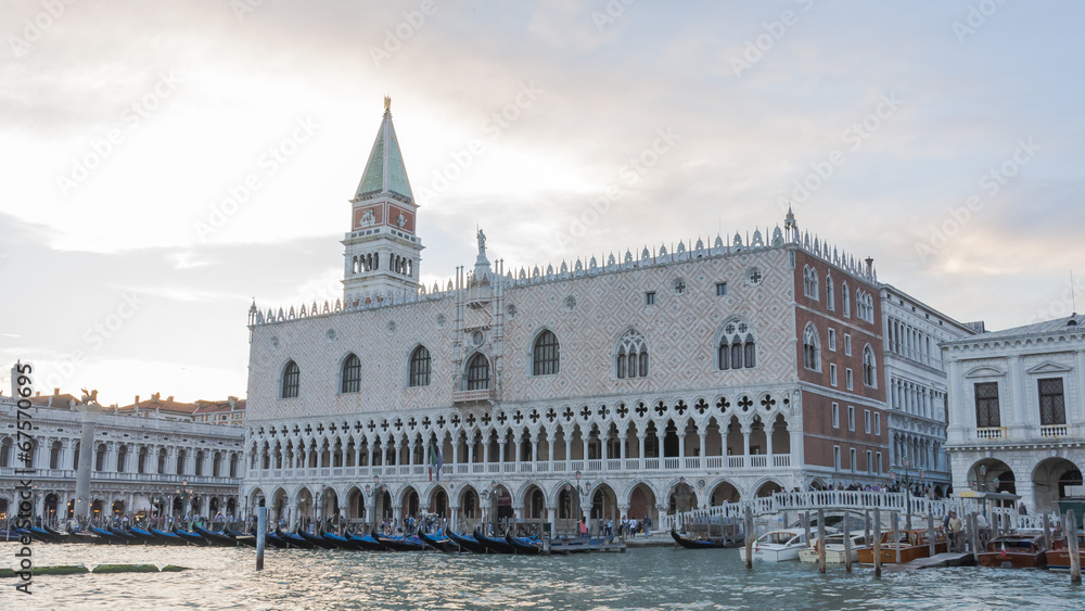 Venedig, historische Altstadt, Gondel, Palast, Italien