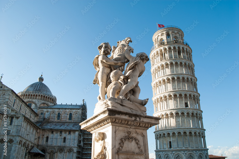 Torre pendente di Pisa, campanile e statua degli angeli