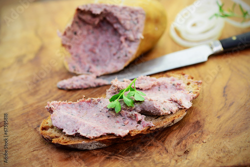 Brot mit Leberwurst