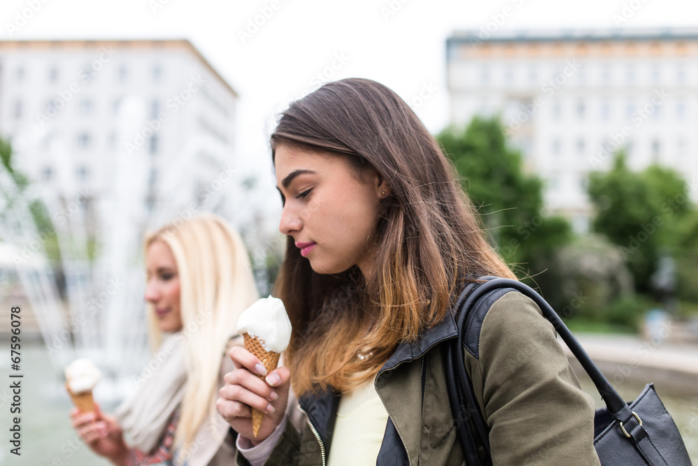 Zwei Freundinnen Zwei Freundinnen