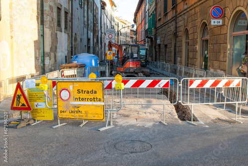 Cantiere lavori in corso, segnali di rifacimento stradale