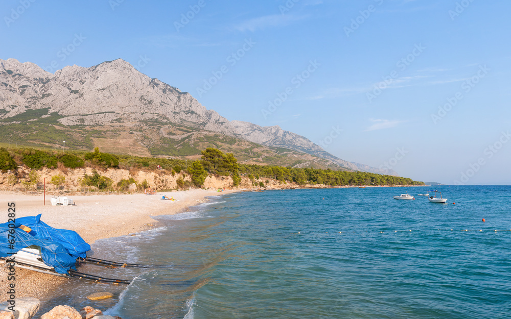 Fototapeta premium Beach and mountains in Baska Voda