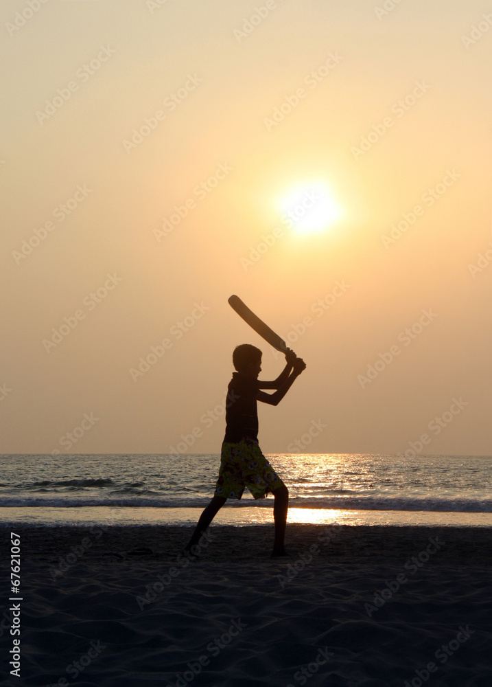 Junge spielt Cricket