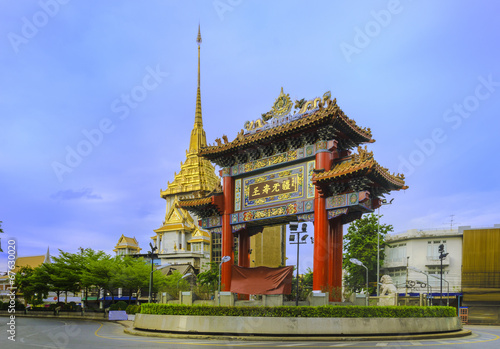 Traffic in china gate, Landmark of chinatown and Wat Traimit