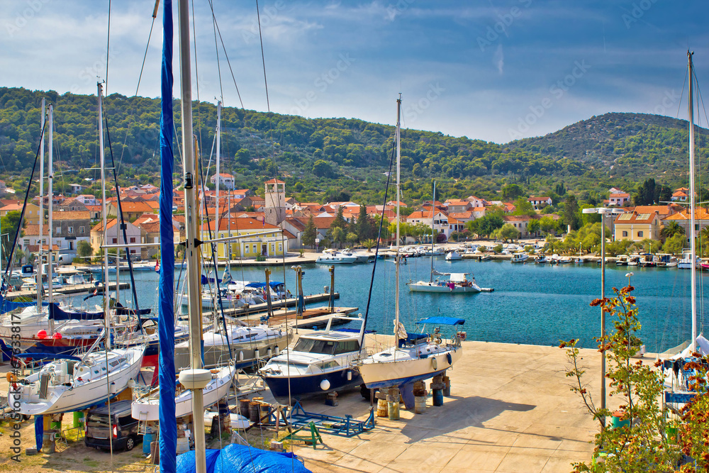 Fototapeta premium Veli iz island waterfront view