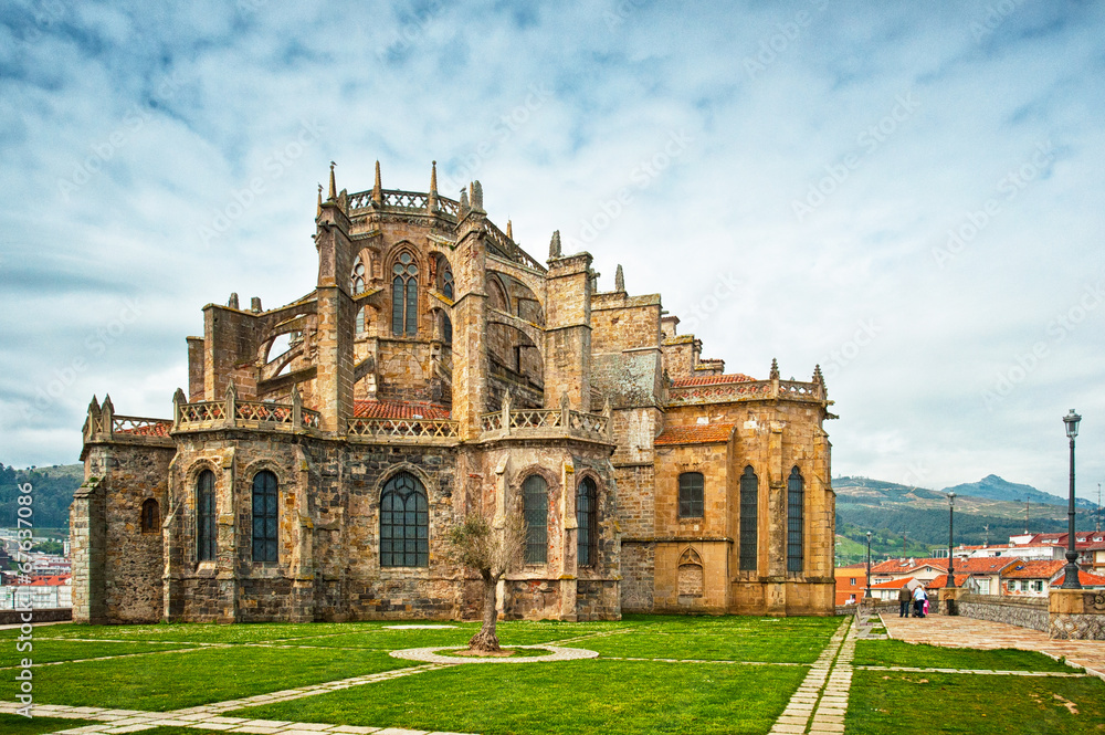 Fototapeta premium Church of St. Mary of the Assumption in Castro Urdiales, Spain