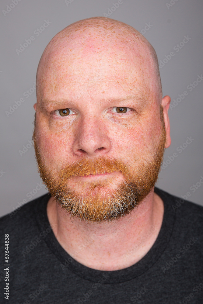 Obraz premium Bald man with a beard