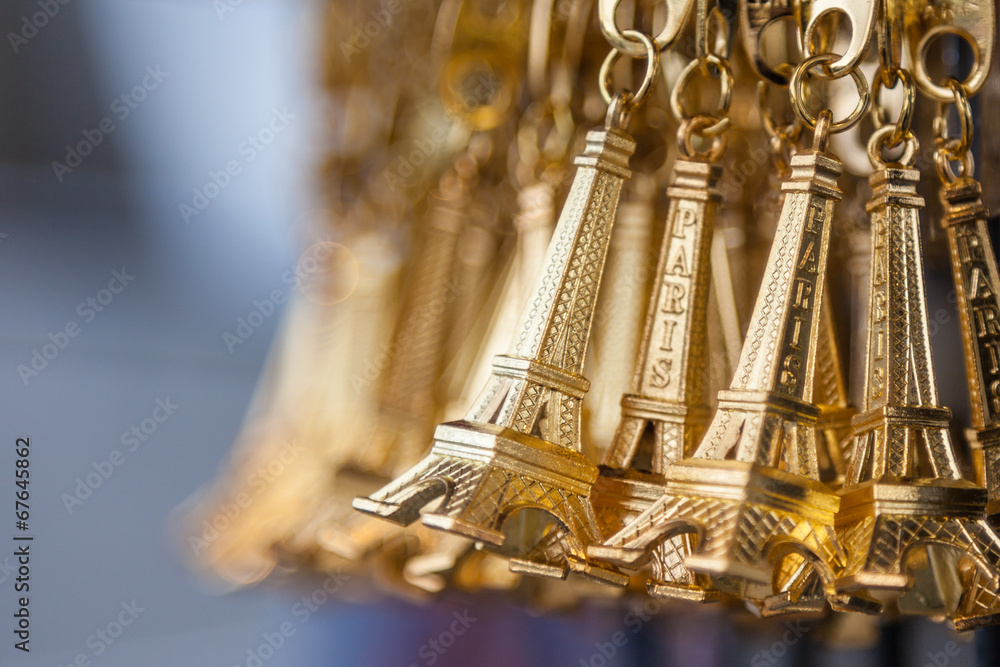 Fototapeta premium Small gold Eiffel tower key chain in a souvenir shop