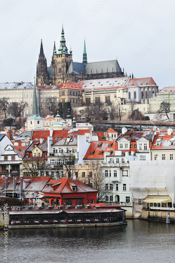 Obraz premium Snowy Prague gothic Castle above River Vltava, Czech Republic