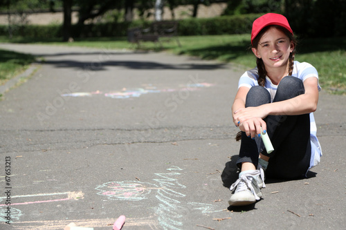 Cute girl drawing with chal...