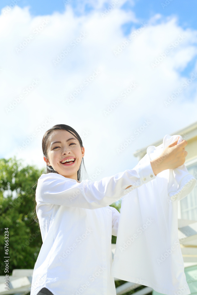 洗濯・若い女性 洗濯・若い女性