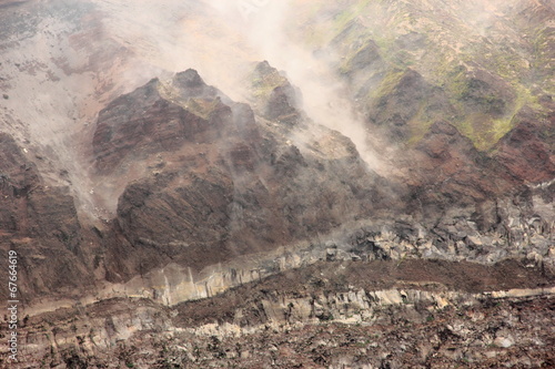 Cratere del Vesuvio che fuma photo