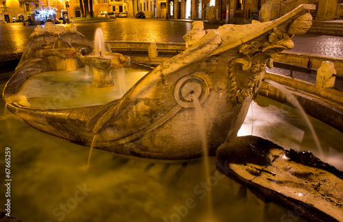 Roma Fontana della barcaccia photo