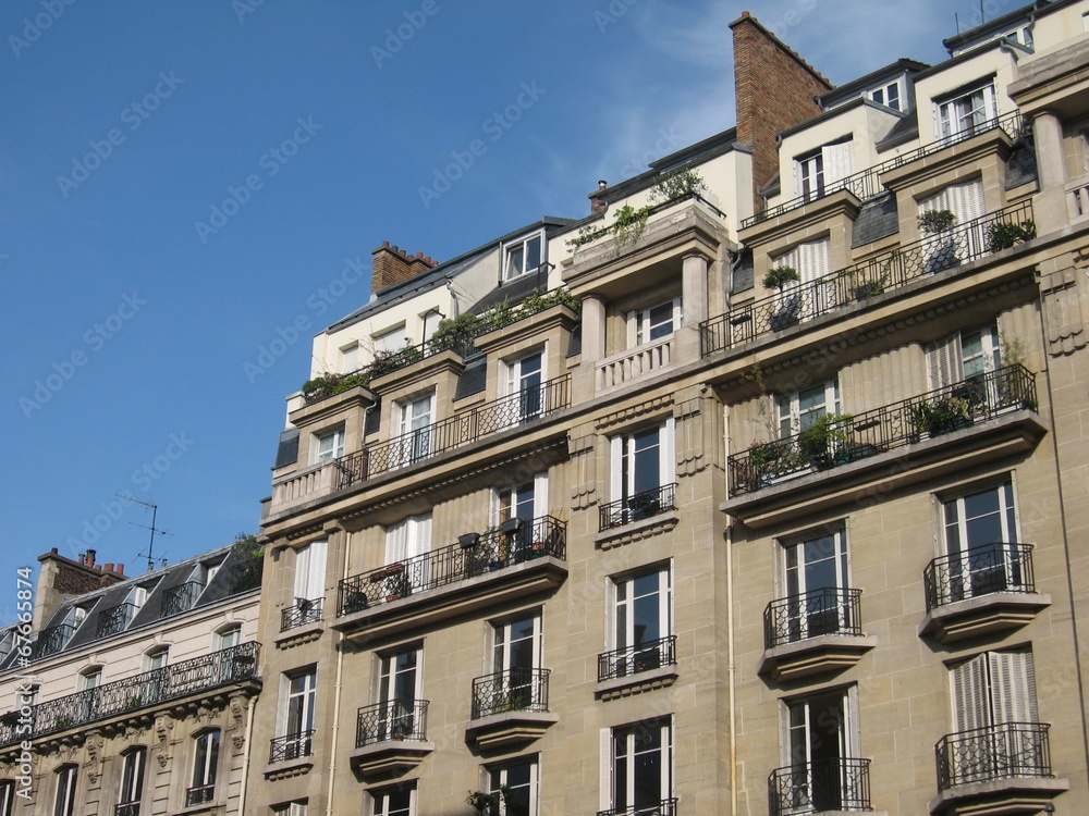 Appartements parisiens avec balcons