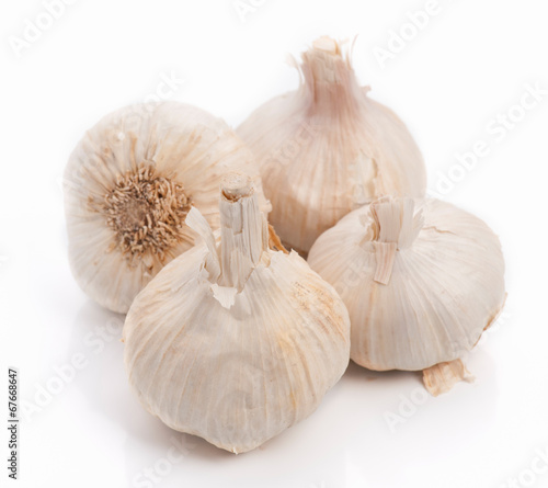 bunch of white heads of garlic