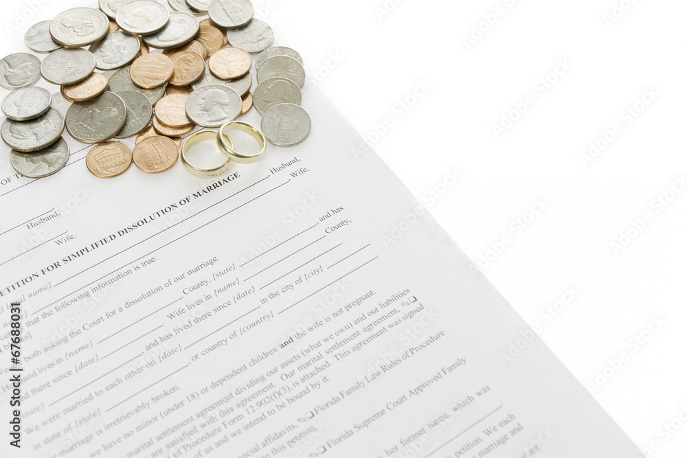 Obraz premium Divorce Form With Pile Of Coins And Wedding Rings