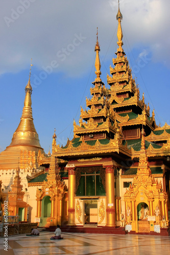 Temples of Shwedagon Pagoda complex, Yangon, Myanmar © donyanedomam