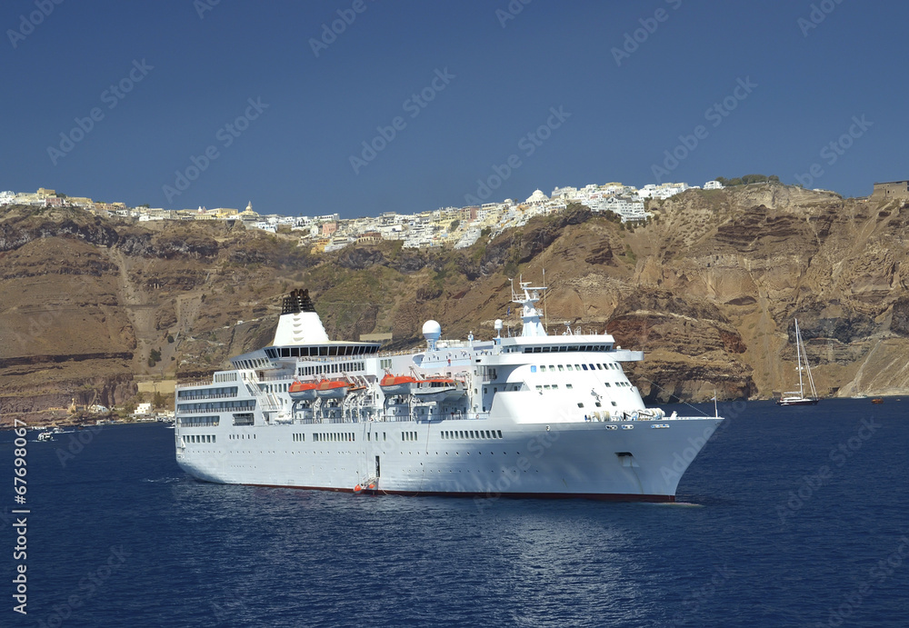 cruise ship -santorini - greece