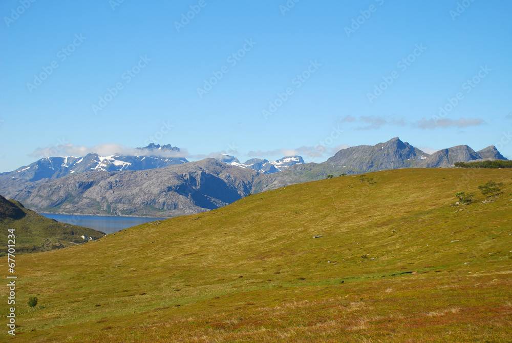 Wiese und Berg Wiese und Berg