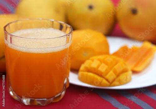 Mango juice with sliced fruit