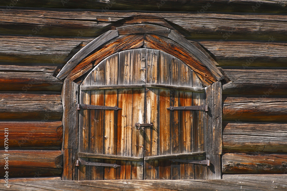 Naklejka premium The old wood door closed on the lock