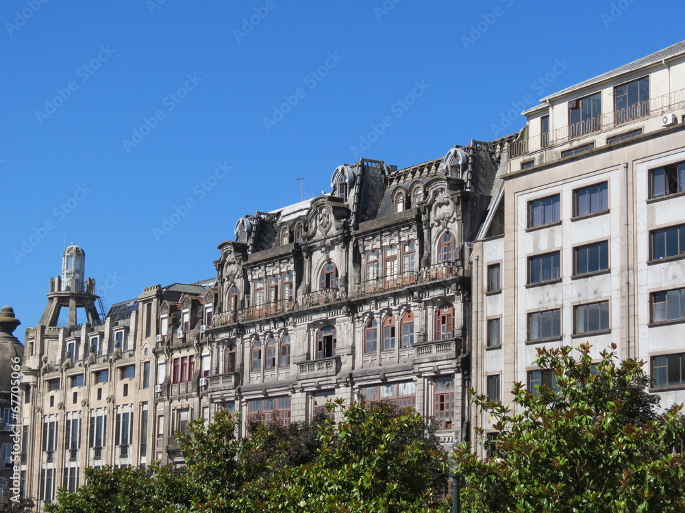 Portugal - Porto - Vieilles batisses du centre ville
