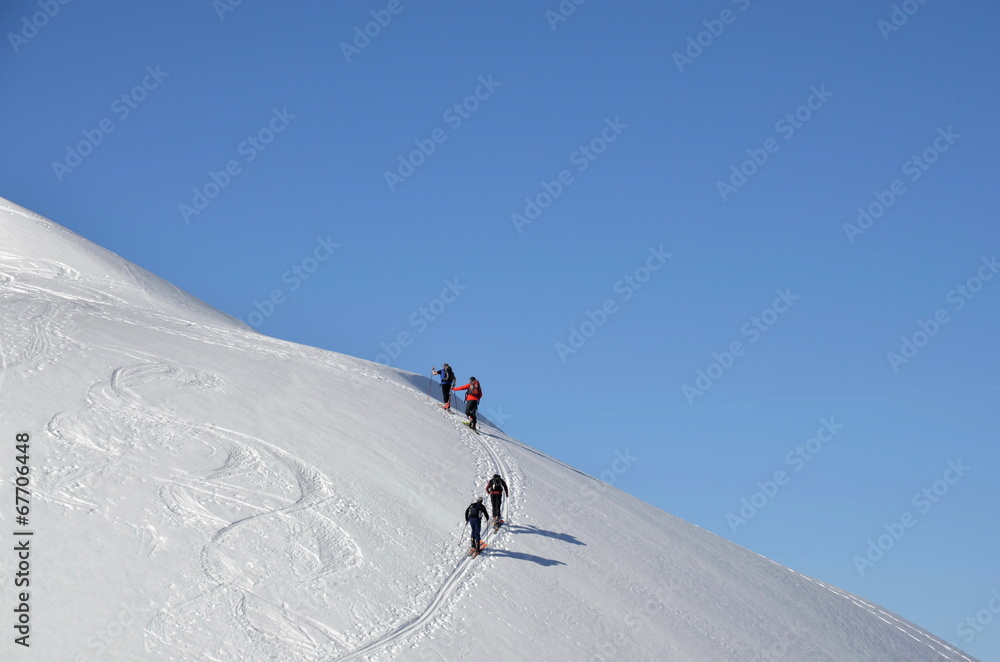 Skitourengeher im Aufstieg