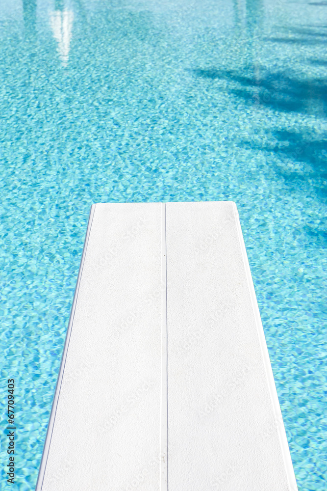 Trampolino in piscina
