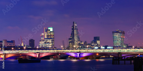 London at night © rabbit75_fot