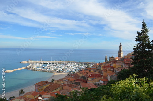 Vue plongeante et panoramique de la baie de  Menton
