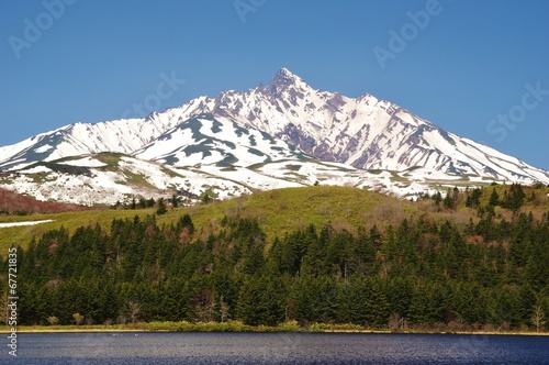 SHARP CREST Mt.Rishiri, Hokkaido 利尻富士とオタトマリ沼