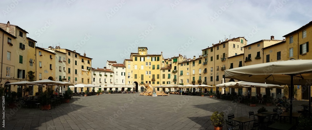 Lucca - piazza dell'anfiteatro