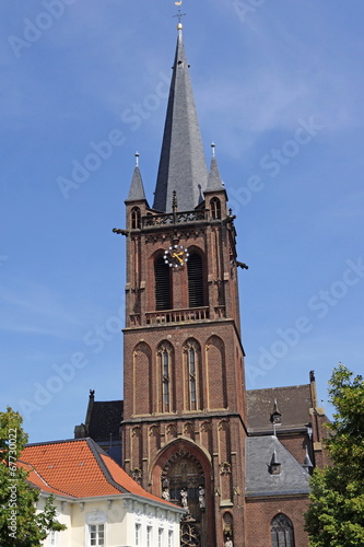 Kath. Kirche St. Cyriakus in KREFELD-HÜLS