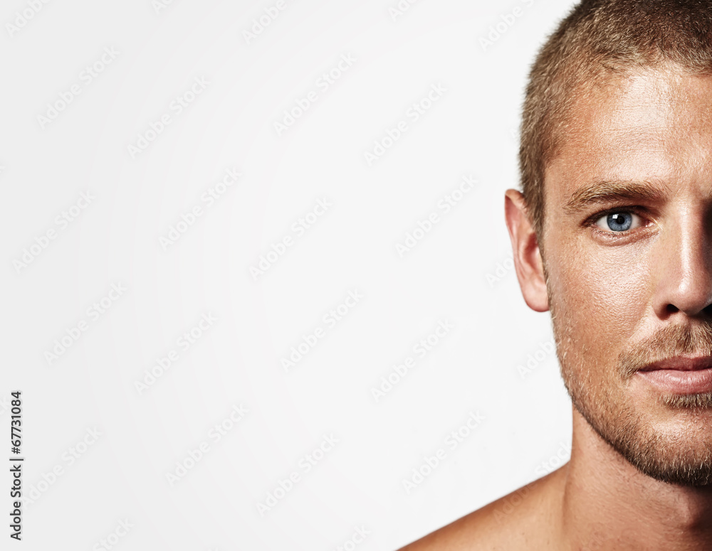 Fototapeta premium portret przystojnego młodego człowieka