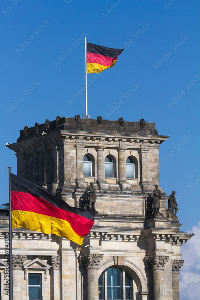 Obraz premium Reichstag in Berlin, Flags, Germany