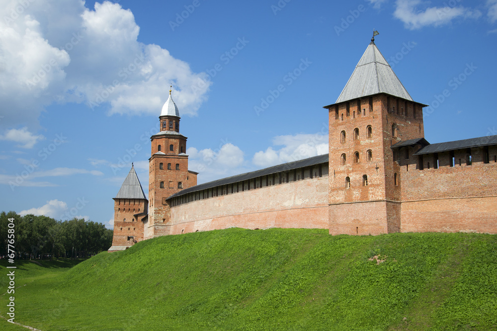 Стены и башни детинца Великого Новгорода