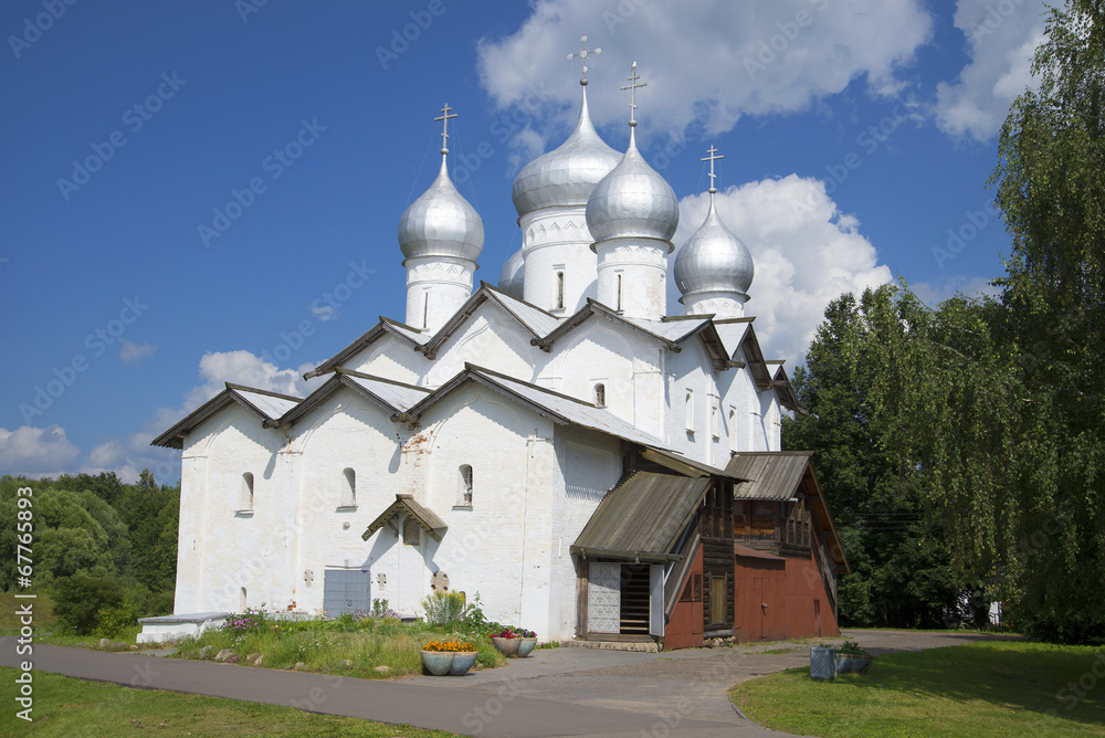 церковь Бориса и Глеба в Плотниках летним днем. Великий Новгород