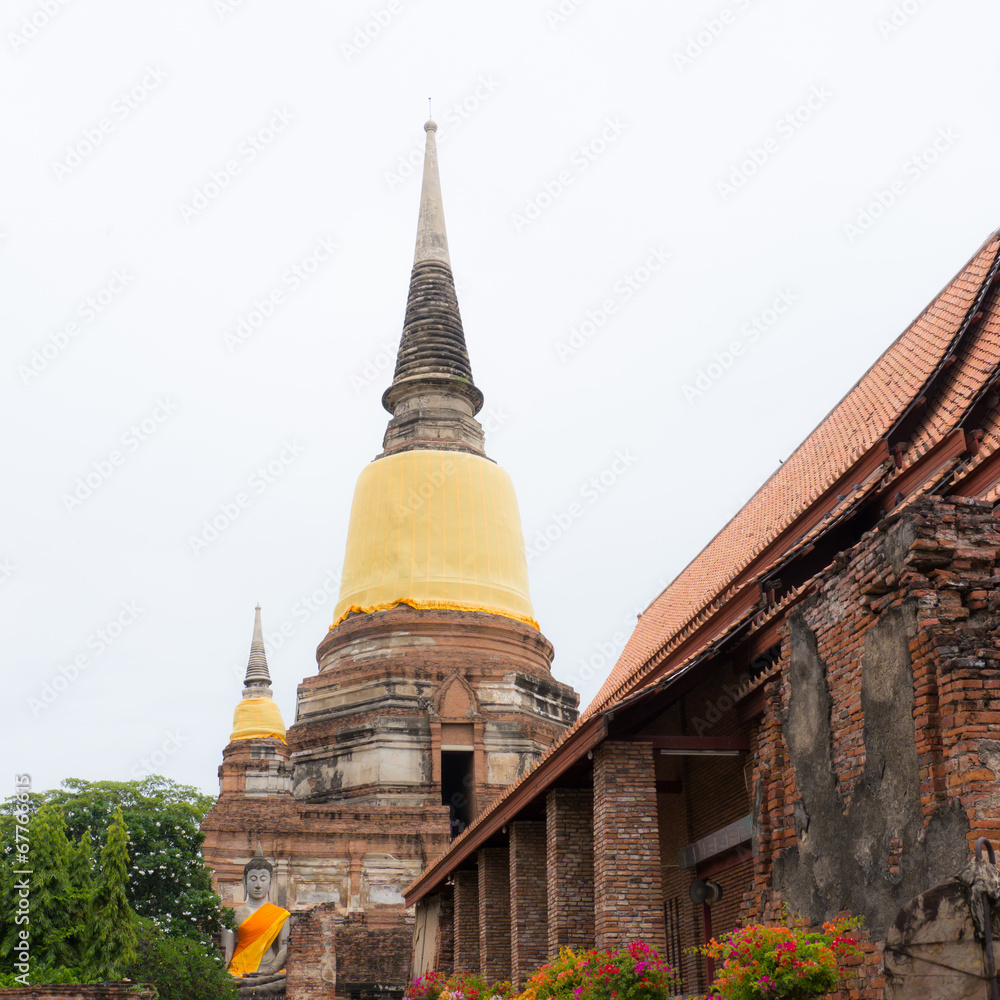 Naklejka premium Ancient temple, Wat Yaichaimongkol in Ayutthaya