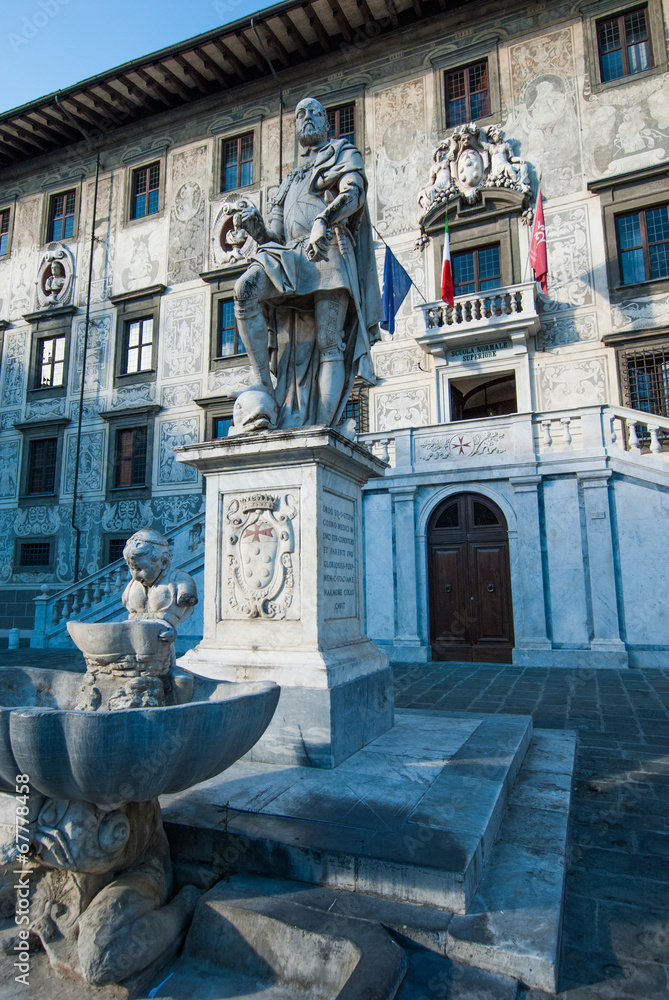 Palazzo della Carovana, Scuola normale superiore, statua, Pisa