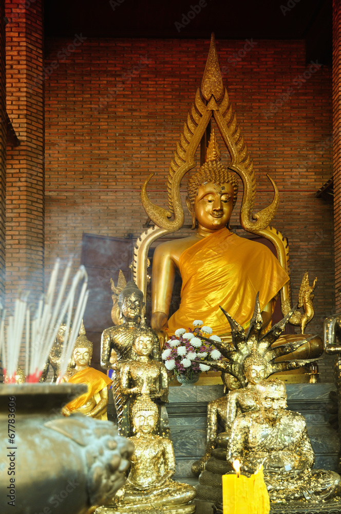 Fototapeta premium Wat Yai Chaimongkhon Buddha statues