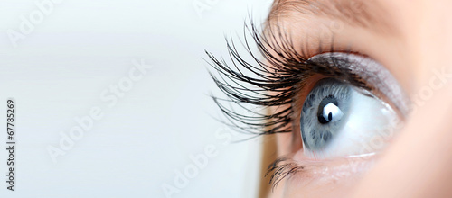 Obraz na płótnie Female eye with long eyelashes close-up