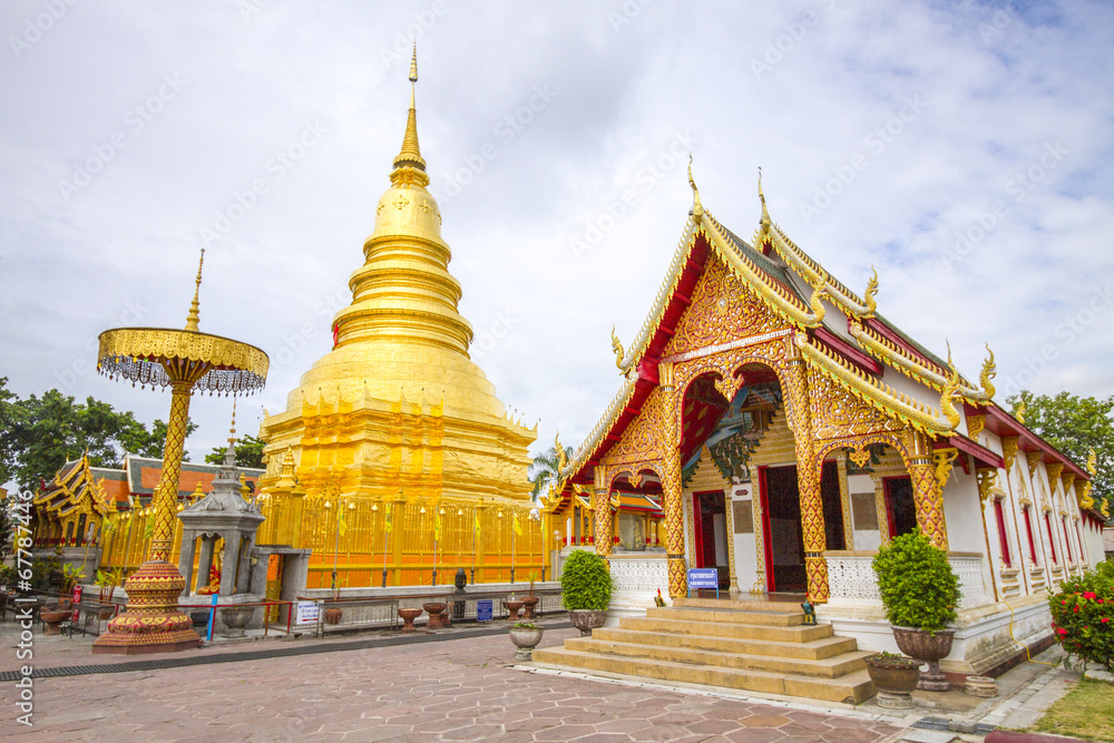 Fototapeta premium Wat Prathat Hripunchai Temple - Lamphoon Thailand