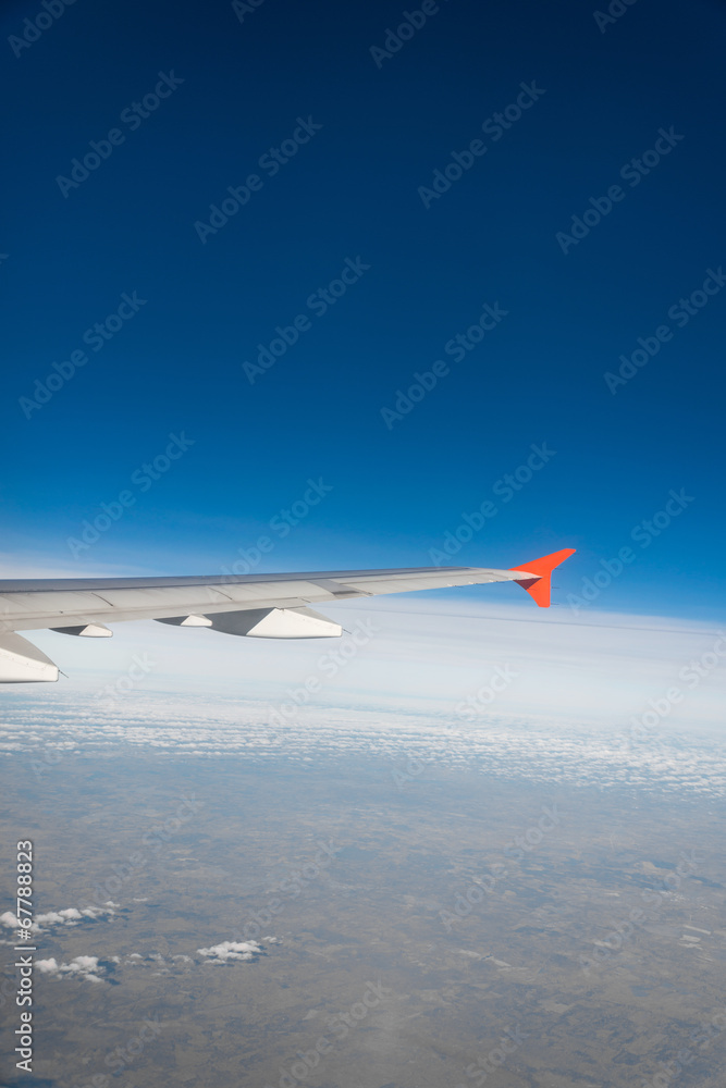Obraz premium Airplane wing out of window