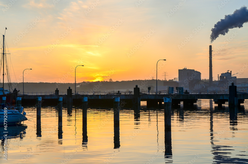 Sonnenaufgang am Hafen